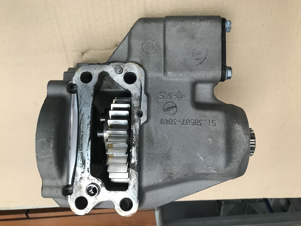 CARCASSA RIDUTTORE ASSEMBLAGGIO POMPA CARBURANTE ALTA PRESSIONE MAN 51385075020 - משאבת דלק עבור משאית: תמונה 5 CARCASSA RIDUTTORE ASSEMBLAGGIO POMPA CARBURANTE ALTA PRESSIONE MAN 51385075020 - משאבת דלק עבור משאית: תמונה 5