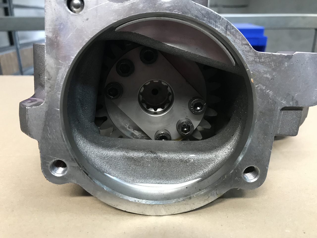 CARCASSA RIDUTTORE ASSEMBLAGGIO POMPA CARBURANTE ALTA PRESSIONE MAN 51385075020 - משאבת דלק עבור משאית: תמונה 4 CARCASSA RIDUTTORE ASSEMBLAGGIO POMPA CARBURANTE ALTA PRESSIONE MAN 51385075020 - משאבת דלק עבור משאית: תמונה 4
