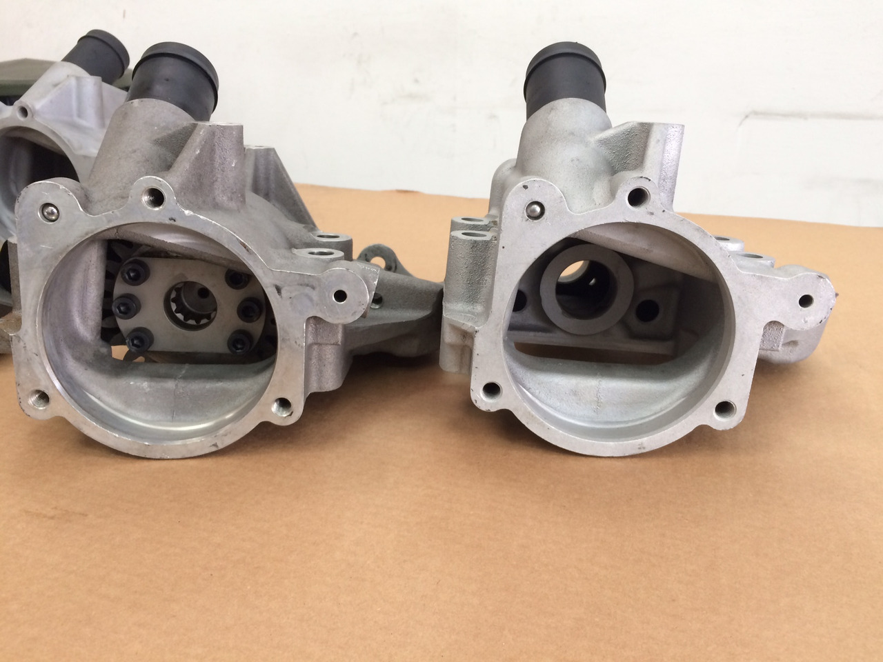 CARCASSA RIDUTTORE PER POMPA CARBURANTE ALTA PRESSIONE - MOTORI MAN D2066 / D2676 - משאבת דלק עבור משאית: תמונה 4 CARCASSA RIDUTTORE PER POMPA CARBURANTE ALTA PRESSIONE - MOTORI MAN D2066 / D2676 - משאבת דלק עבור משאית: תמונה 4