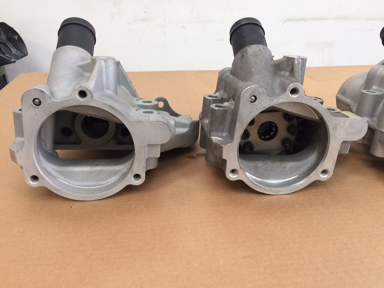 CARCASSA RIDUTTORE PER POMPA CARBURANTE ALTA PRESSIONE - MOTORI MAN D2066 / D2676 - משאבת דלק עבור משאית: תמונה 5 CARCASSA RIDUTTORE PER POMPA CARBURANTE ALTA PRESSIONE - MOTORI MAN D2066 / D2676 - משאבת דלק עבור משאית: תמונה 5
