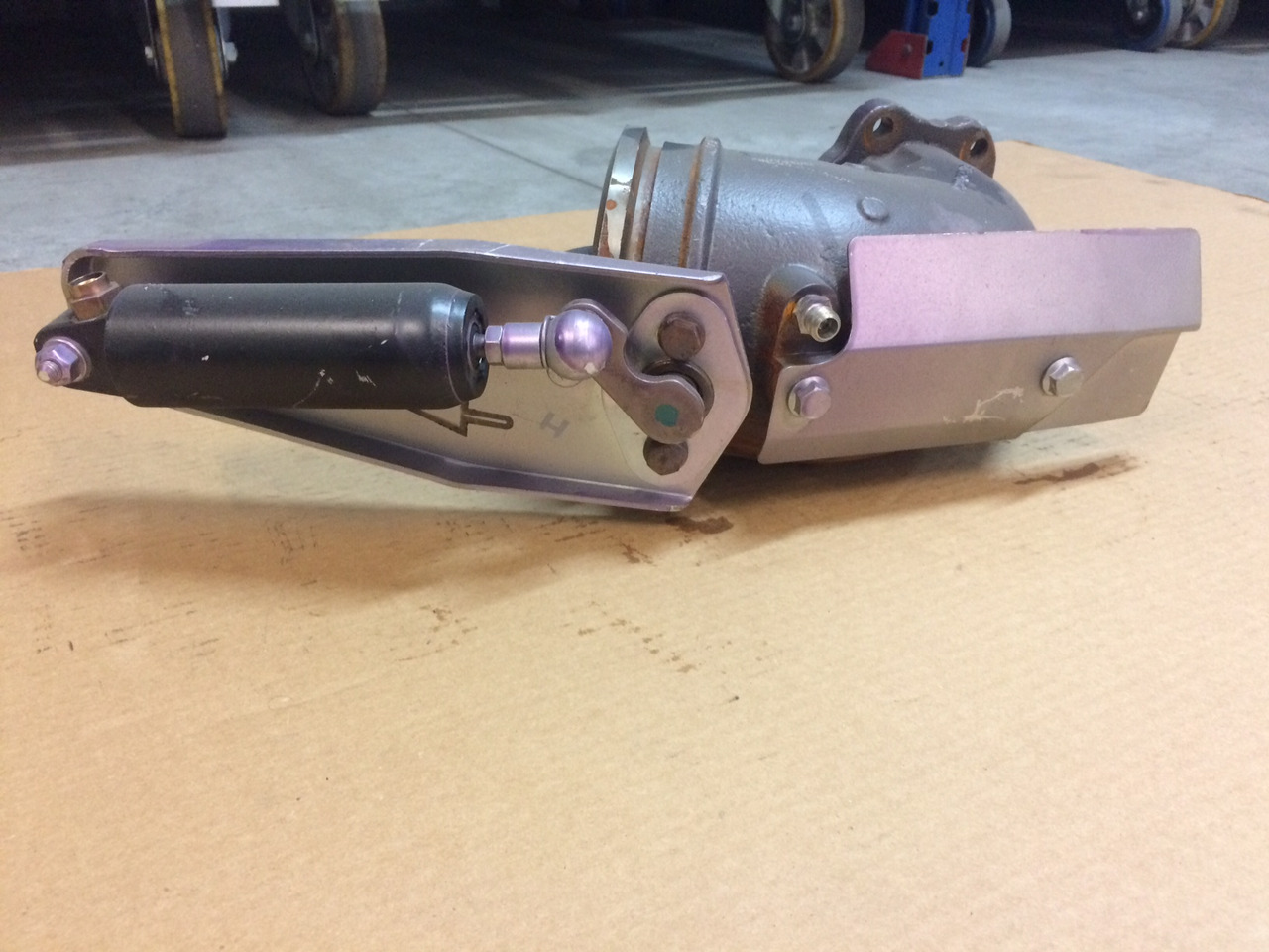 FRENO MOTORE ASSEMBLAGGIO MAN 51152016184 - מנוע וחלקים עבור משאית: תמונה 3 FRENO MOTORE ASSEMBLAGGIO MAN 51152016184 - מנוע וחלקים עבור משאית: תמונה 3