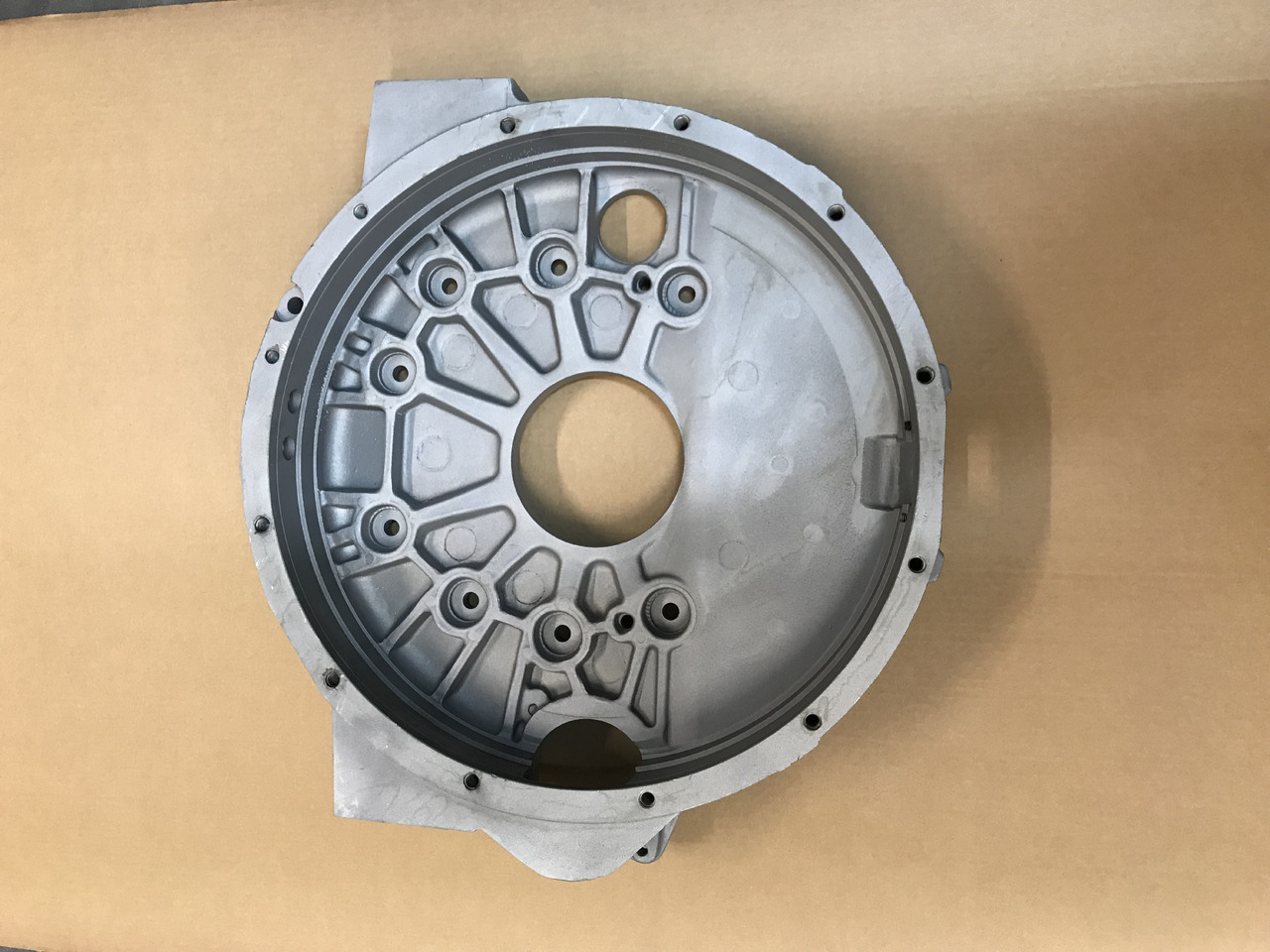 SCATOLA VOLANO MAN - D0824 / D0826 / D0834 / D0836 - SAE1 / SAE2 / SAE3 - גלגל תנופה עבור משאית: תמונה 3 SCATOLA VOLANO MAN - D0824 / D0826 / D0834 / D0836 - SAE1 / SAE2 / SAE3 - גלגל תנופה עבור משאית: תמונה 3