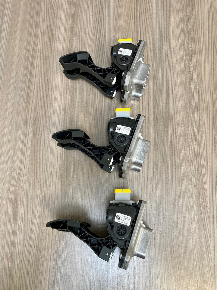 SENSORE POSIZIONE DEL PEDALE - MAN 81259706103 - HELLA 6PV 009 371-00 / 6PV 009 371-711 - דוושה עבור משאית: תמונה 1 SENSORE POSIZIONE DEL PEDALE - MAN 81259706103 - HELLA 6PV 009 371-00 / 6PV 009 371-711 - דוושה עבור משאית: תמונה 1