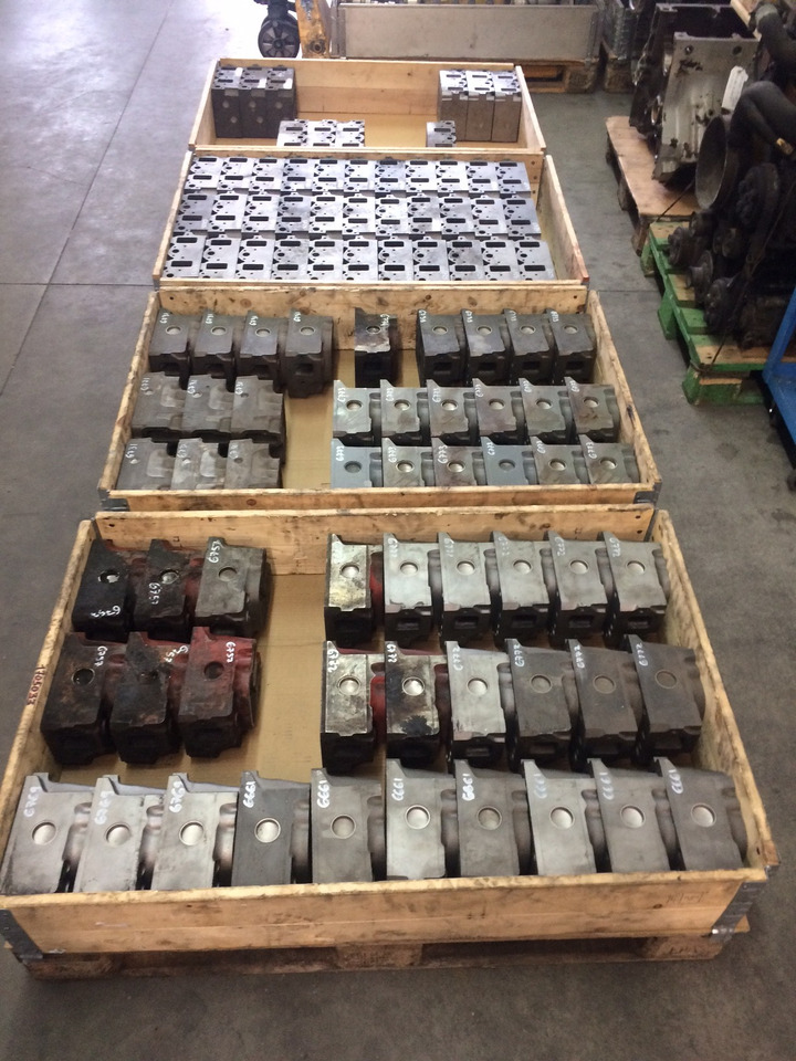 TESTATA MOTORE MAN D0824 / D0826 / D0834 / D0836 - ראש צילינדר: תמונה 3 TESTATA MOTORE MAN D0824 / D0826 / D0834 / D0836 - ראש צילינדר: תמונה 3