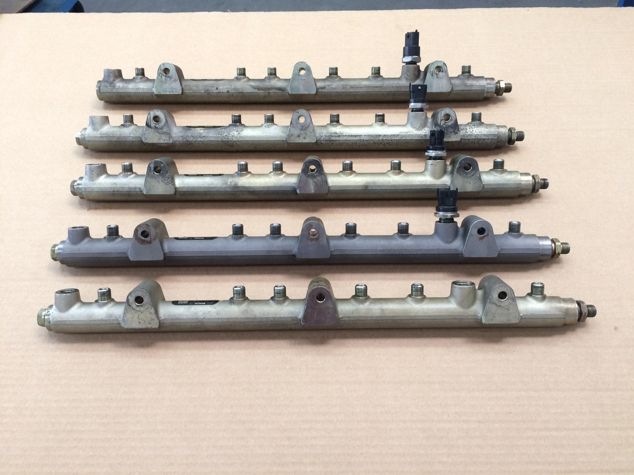 TUBO PRESSIONE COMMON RAIL MAN 51103116054 - מערכת דלק: תמונה 4 TUBO PRESSIONE COMMON RAIL MAN 51103116054 - מערכת דלק: תמונה 4