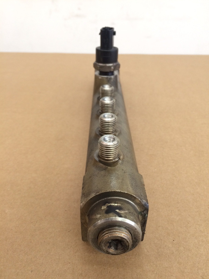 TUBO PRESSIONE COMMON RAIL MAN 51103116062 - מערכת דלק: תמונה 4 TUBO PRESSIONE COMMON RAIL MAN 51103116062 - מערכת דלק: תמונה 4