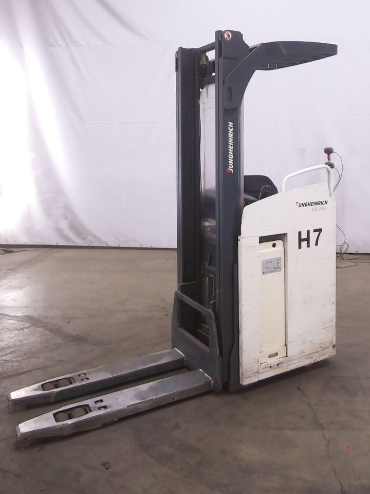 Jungheinrich ESC216 - מערים: תמונה 1 Jungheinrich ESC216 - מערים: תמונה 1