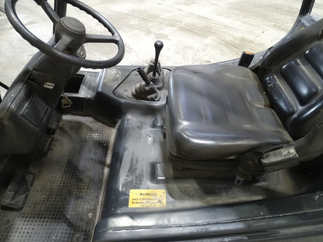 Linde E25 - מלגזה חשמלית: תמונה 3 Linde E25 - מלגזה חשמלית: תמונה 3