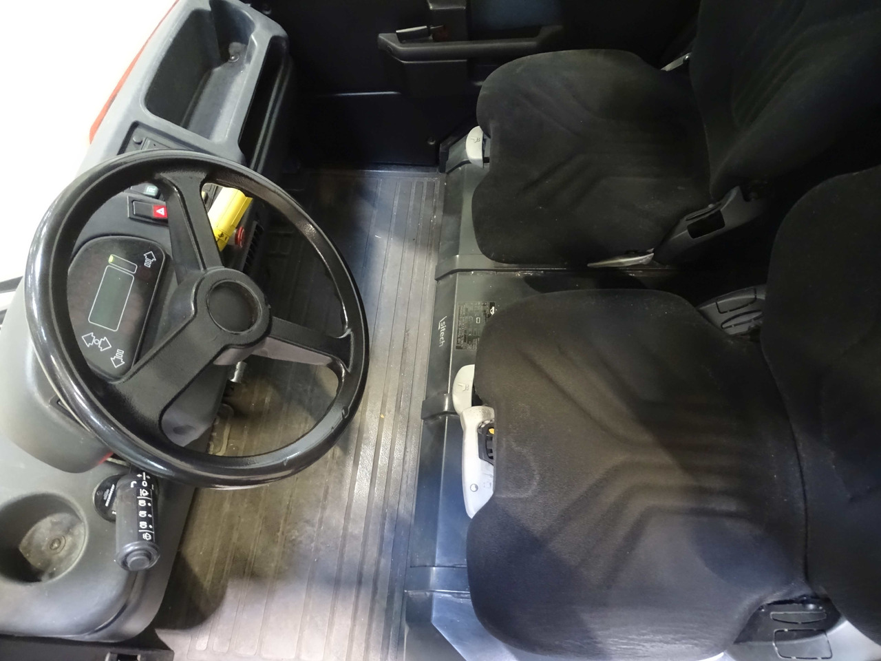 Linde P250 - טרקטור גרירה: תמונה 3 Linde P250 - טרקטור גרירה: תמונה 3
