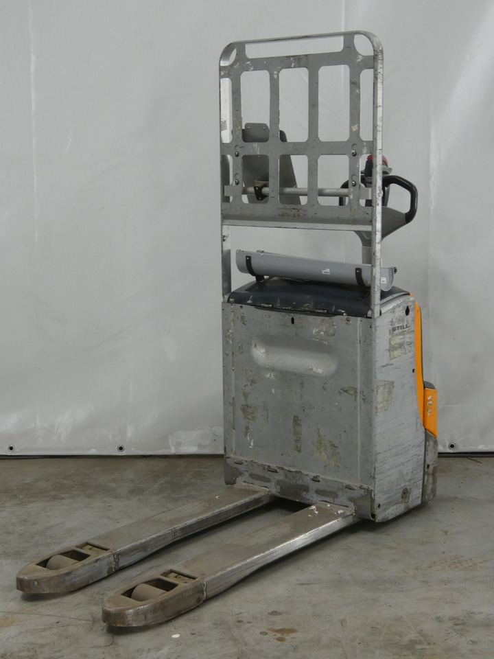 Still EXU16 - משאית משטחים: תמונה 1 Still EXU16 - משאית משטחים: תמונה 1