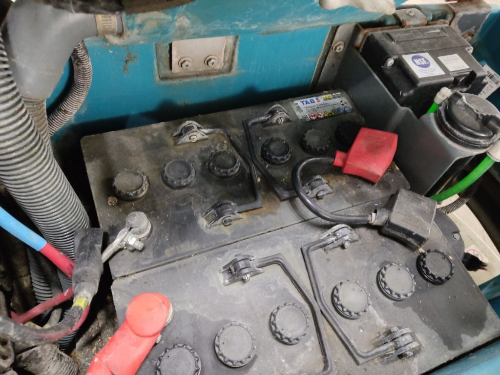 Tennant SCHEUERSAUGMASCHINE - מייבש קרצוף: תמונה 4 Tennant SCHEUERSAUGMASCHINE - מייבש קרצוף: תמונה 4