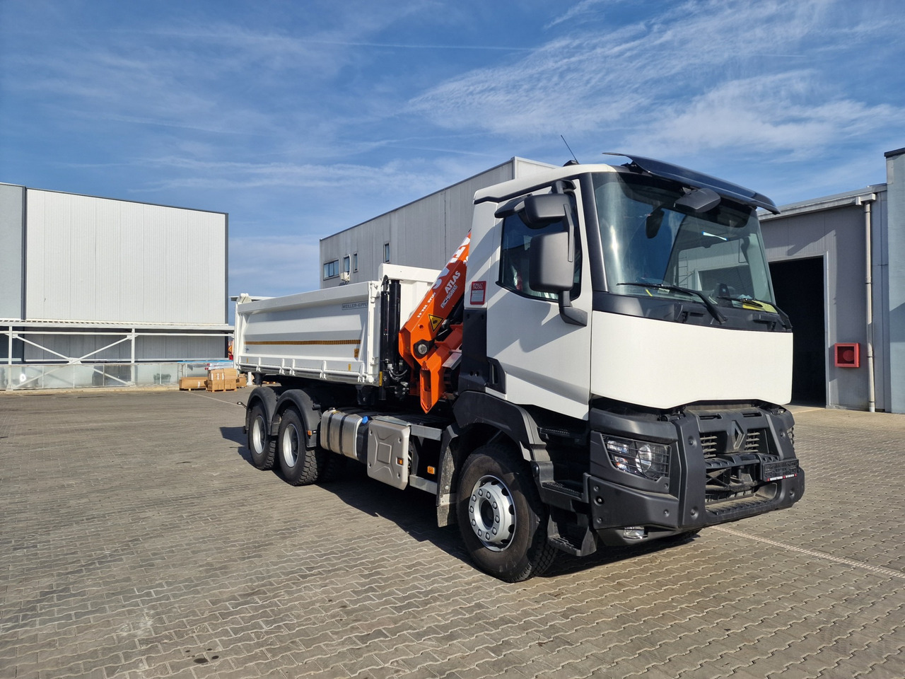 Renault - משאית צד נופל/ שטוחה, משאית מנוף: תמונה 2 Renault - משאית צד נופל/ שטוחה, משאית מנוף: תמונה 2
