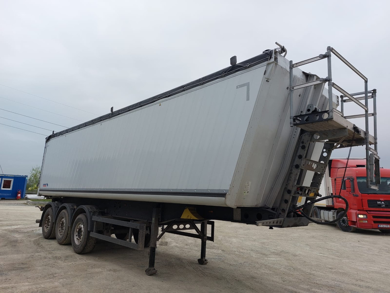 Schmitz Cargobull SCB*S3B - סמיטריילר עם מזהיר: תמונה 3 Schmitz Cargobull SCB*S3B - סמיטריילר עם מזהיר: תמונה 3