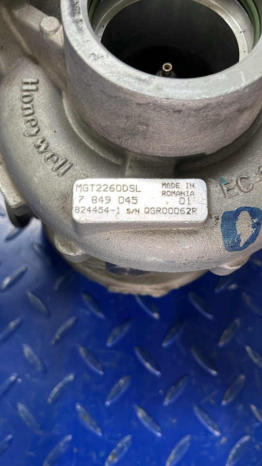 BMW Turbocharger S63N/R 4.4L V8 7849045+7849044 (SET) - טורבו: תמונה 5 BMW Turbocharger S63N/R 4.4L V8 7849045+7849044 (SET) - טורבו: תמונה 5