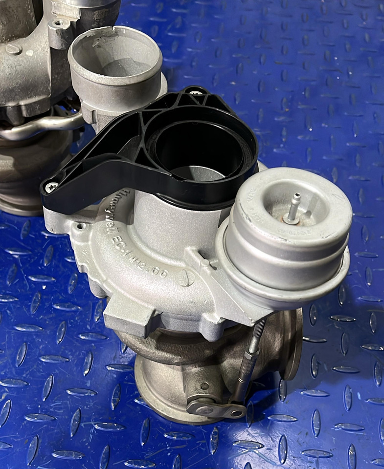 BMW Turbocharger S63N/R 4.4L V8 7849045+7849044 (SET) - טורבו: תמונה 4 BMW Turbocharger S63N/R 4.4L V8 7849045+7849044 (SET) - טורבו: תמונה 4