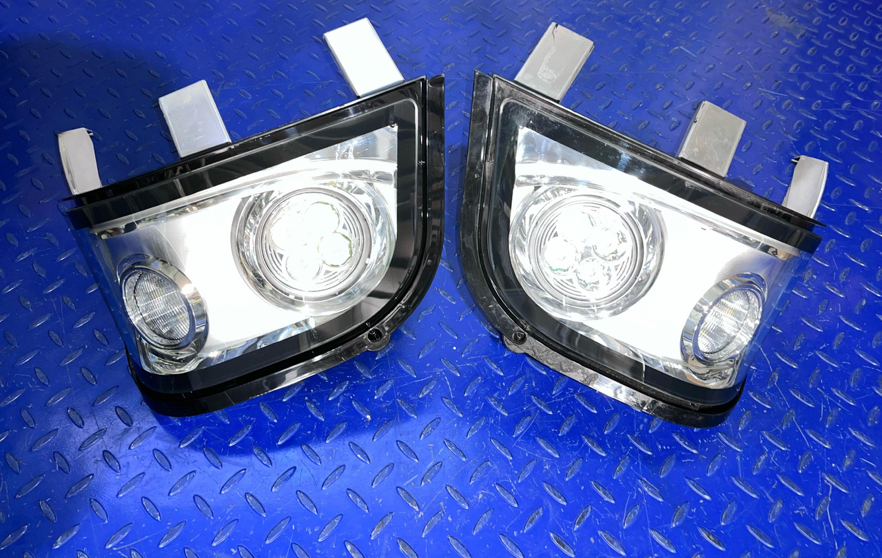 HELLA Headlight Set 1KE996 600-05 / 06 - פנס קדמי: תמונה 1 HELLA Headlight Set 1KE996 600-05 / 06 - פנס קדמי: תמונה 1