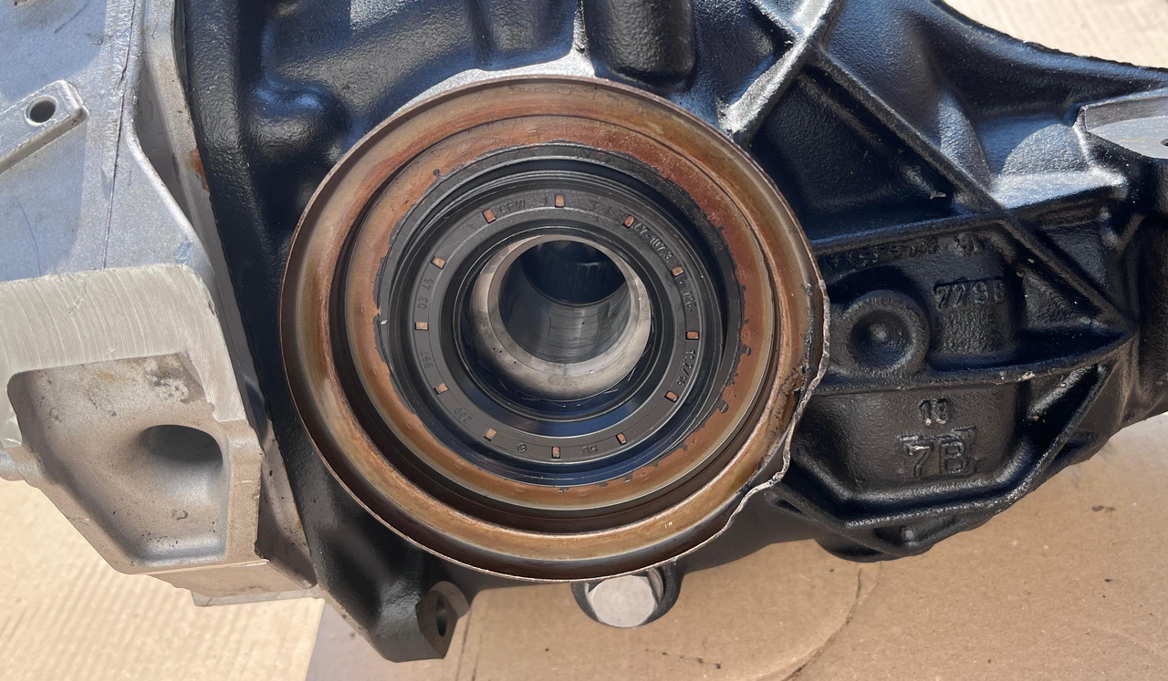 MERCEDES-BENZ C-Class Rear Differential W205 A2053500124 - הילוך דיפרנציאלי: תמונה 2 MERCEDES-BENZ C-Class Rear Differential W205 A2053500124 - הילוך דיפרנציאלי: תמונה 2