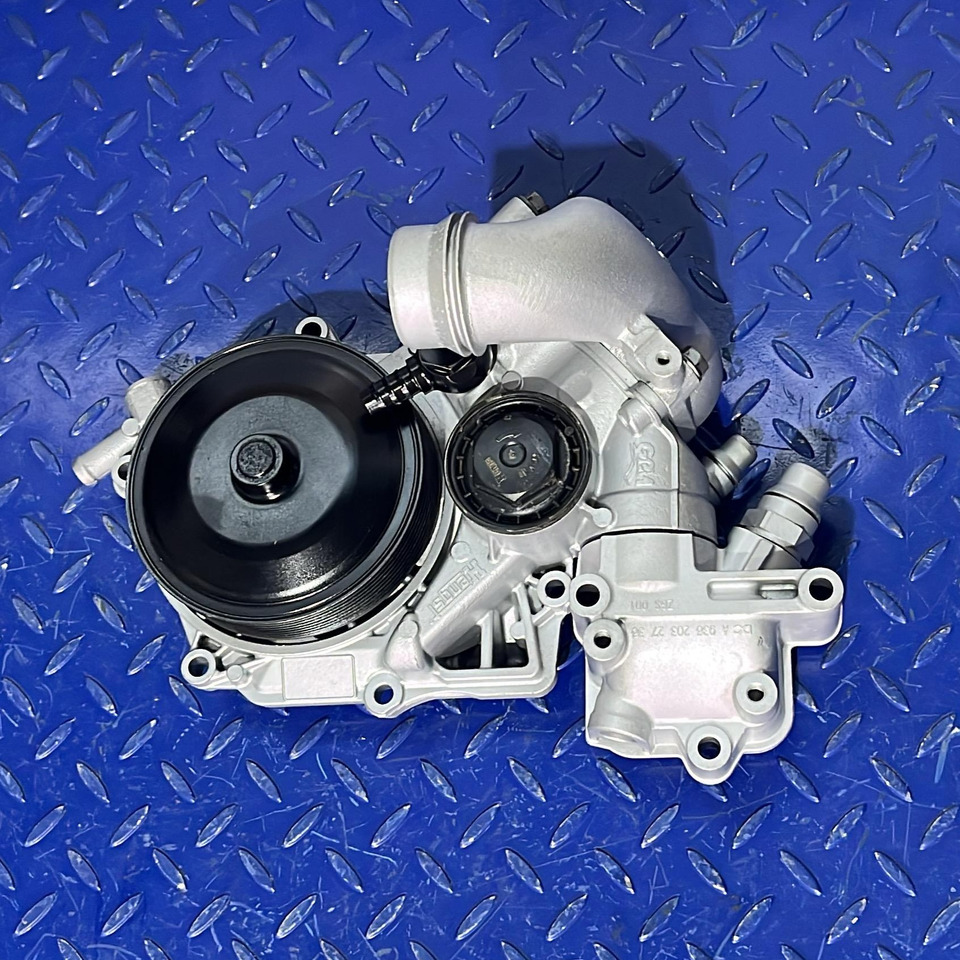 Mercedes Benz Waterpump Atego OM936 - משאבת נוזל קירור: תמונה 1 Mercedes Benz Waterpump Atego OM936 - משאבת נוזל קירור: תמונה 1
