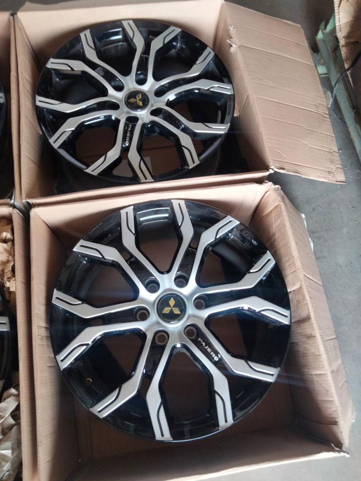 Mitsubishi Pajero L200 20 Zoll original Rims KBA50710 - חישוק עבור מכונית: תמונה 3 Mitsubishi Pajero L200 20 Zoll original Rims KBA50710 - חישוק עבור מכונית: תמונה 3