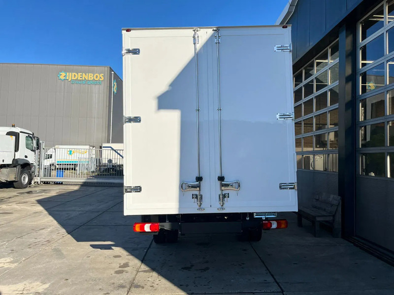 Mercedes-Benz Accelo 915 4x2 Closed Cargo Truck - משאית תיבה: תמונה 5 Mercedes-Benz Accelo 915 4x2 Closed Cargo Truck - משאית תיבה: תמונה 5
