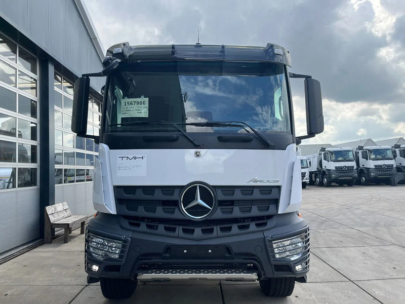 Mercedes-Benz Arocs 4040 6x6 Water Tank Truck - משאית מכל: תמונה 5 Mercedes-Benz Arocs 4040 6x6 Water Tank Truck - משאית מכל: תמונה 5