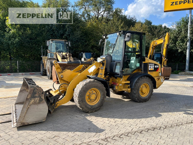 Cat 907M - מעמיס גלגלים: תמונה 1 Cat 907M - מעמיס גלגלים: תמונה 1