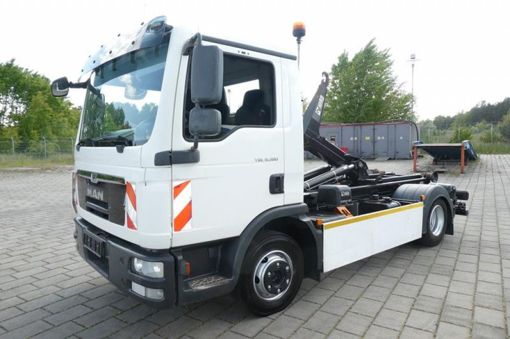 MAN TG-L 8.180 Abrollkipper - משאית הרמת וו: תמונה 1 MAN TG-L 8.180 Abrollkipper - משאית הרמת וו: תמונה 1