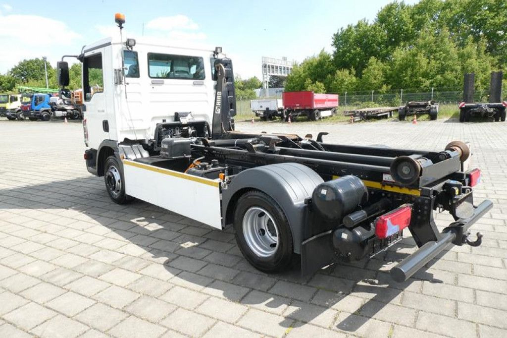 MAN TG-L 8.180 Abrollkipper - משאית הרמת וו: תמונה 3 MAN TG-L 8.180 Abrollkipper - משאית הרמת וו: תמונה 3