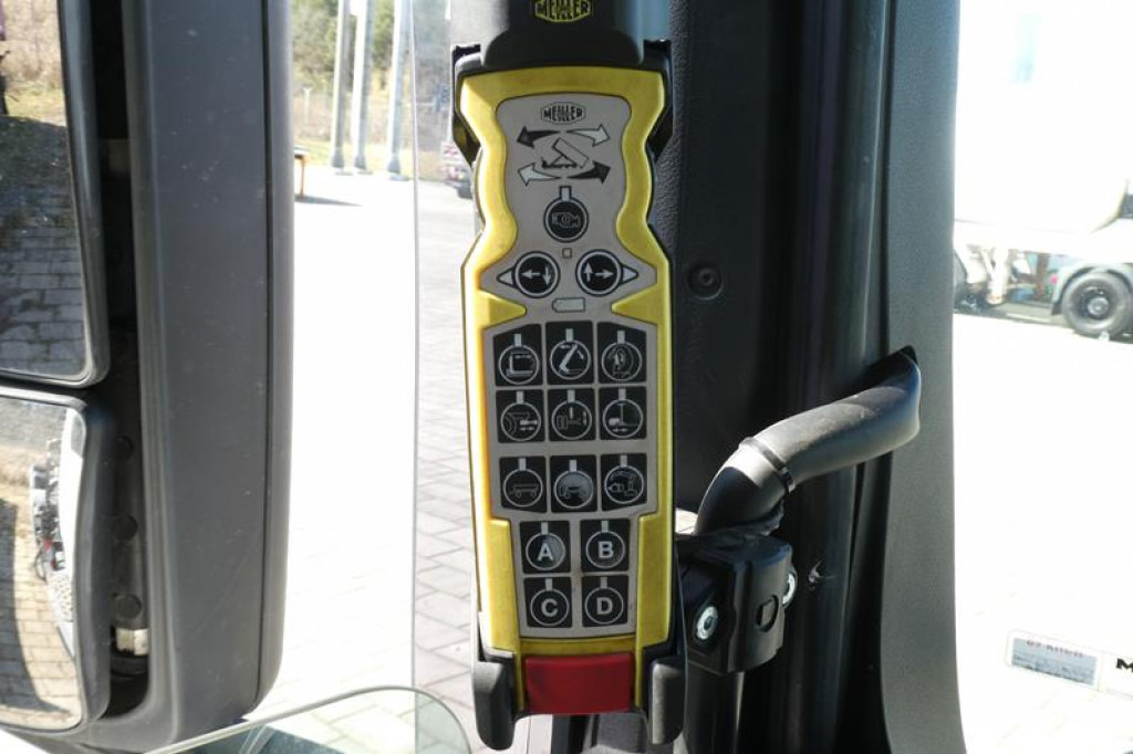 MAN TG-S 35.480 8x4 BL Abrollkipper mit Kran Penz-15L9.80+Meiller RK 30.60L Lenk-Lift Achse - משאית הרמת וו, משאית מנוף: תמונה 3 MAN TG-S 35.480 8x4 BL Abrollkipper mit Kran Penz-15L9.80+Meiller RK 30.60L Lenk-Lift Achse - משאית הרמת וו, משאית מנוף: תמונה 3