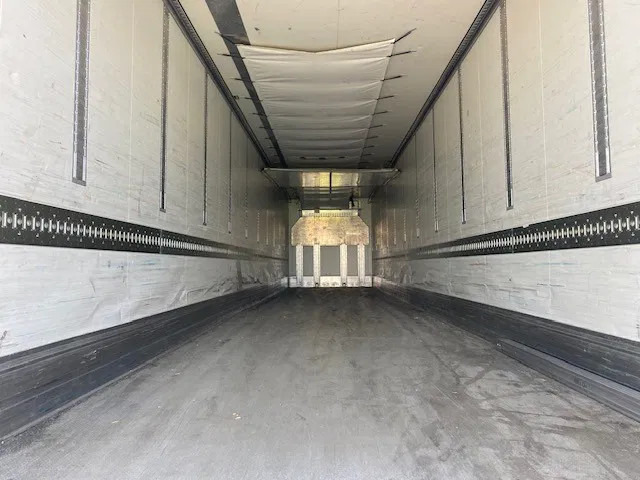 Krone SD koelvries met carrier vector 1950 MT 2 temp en 2 e lading - סמיטריילר עם קירור: תמונה 5 Krone SD koelvries met carrier vector 1950 MT 2 temp en 2 e lading - סמיטריילר עם קירור: תמונה 5