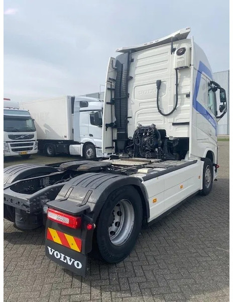Volvo FH 13.460 XL cabine, euro 6 , full spoilered, smart tacho , new clutch ,beauty..... - יחידת טרקטור: תמונה 4 Volvo FH 13.460 XL cabine, euro 6 , full spoilered, smart tacho , new clutch ,beauty..... - יחידת טרקטור: תמונה 4