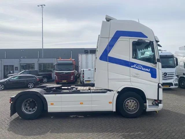 Volvo FH 13.460 XL cabine, euro 6 , full spoilered, smart tacho , new clutch ,beauty..... - יחידת טרקטור: תמונה 3 Volvo FH 13.460 XL cabine, euro 6 , full spoilered, smart tacho , new clutch ,beauty..... - יחידת טרקטור: תמונה 3