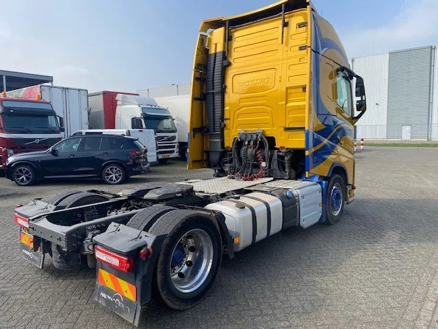Volvo FH 13.460 low deck trekker, XL cabine, euro 6 , showstaat - יחידת טרקטור: תמונה 4 Volvo FH 13.460 low deck trekker, XL cabine, euro 6 , showstaat - יחידת טרקטור: תמונה 4