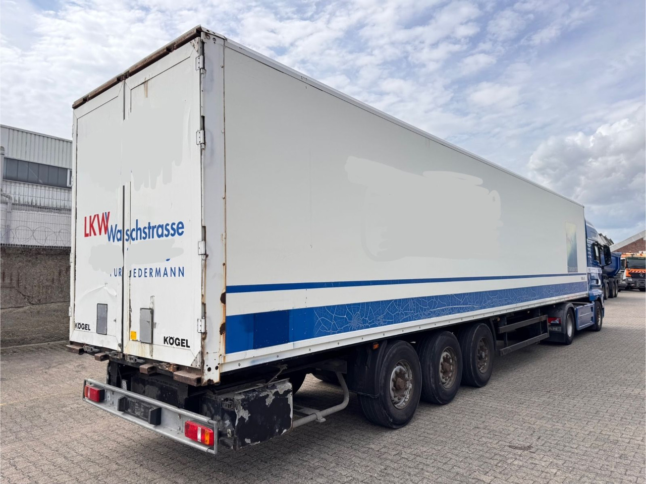 Kögel SPKH 24 Koffer 3-Achser - סמיטריילר בתיבה סגורה: תמונה 4 Kögel SPKH 24 Koffer 3-Achser - סמיטריילר בתיבה סגורה: תמונה 4