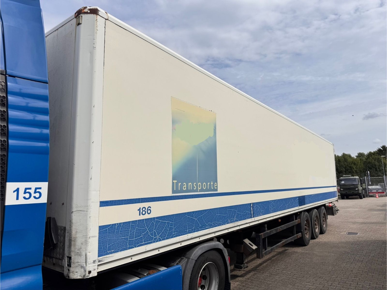 Kögel SPKH 24 Koffer 3-Achser - סמיטריילר בתיבה סגורה: תמונה 3 Kögel SPKH 24 Koffer 3-Achser - סמיטריילר בתיבה סגורה: תמונה 3