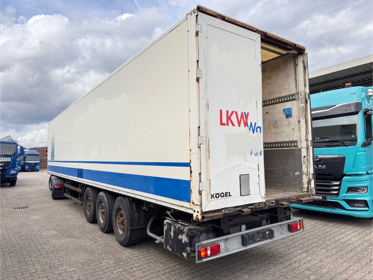 Kögel SPKH 24 Koffer 3-Achser - סמיטריילר בתיבה סגורה: תמונה 2 Kögel SPKH 24 Koffer 3-Achser - סמיטריילר בתיבה סגורה: תמונה 2