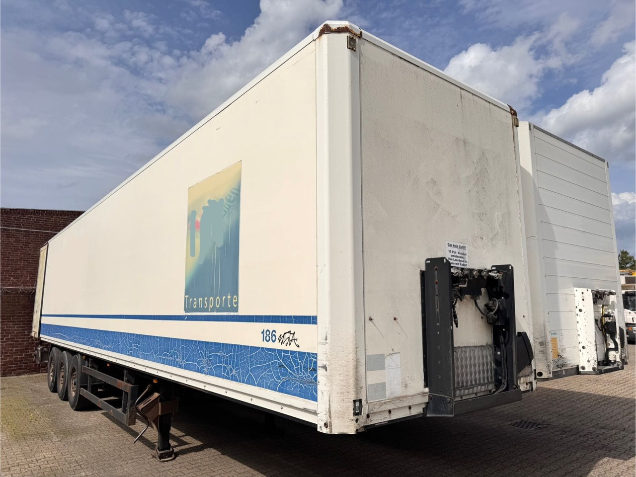 Kögel SPKH 24 Koffer 3-Achser - סמיטריילר בתיבה סגורה: תמונה 1 Kögel SPKH 24 Koffer 3-Achser - סמיטריילר בתיבה סגורה: תמונה 1