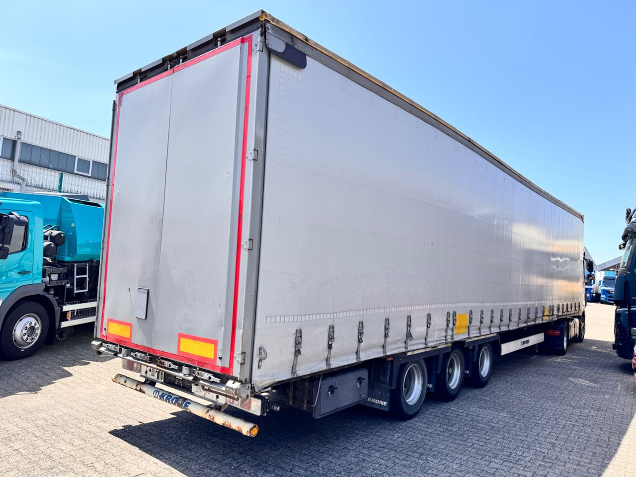 Krone SD Curtainsider MEGA Jumbo XL Zert Getränke etc - סמיטריילר עם וילונות צד: תמונה 2 Krone SD Curtainsider MEGA Jumbo XL Zert Getränke etc - סמיטריילר עם וילונות צד: תמונה 2