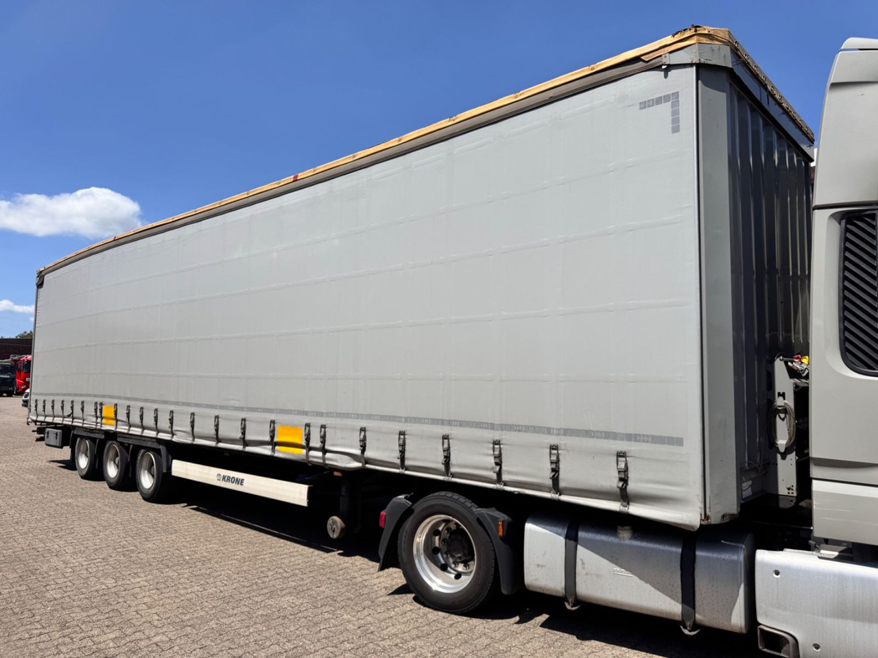 Krone SD Curtainsider MEGA Jumbo XL Zert Getränke etc - סמיטריילר עם וילונות צד: תמונה 1 Krone SD Curtainsider MEGA Jumbo XL Zert Getränke etc - סמיטריילר עם וילונות צד: תמונה 1
