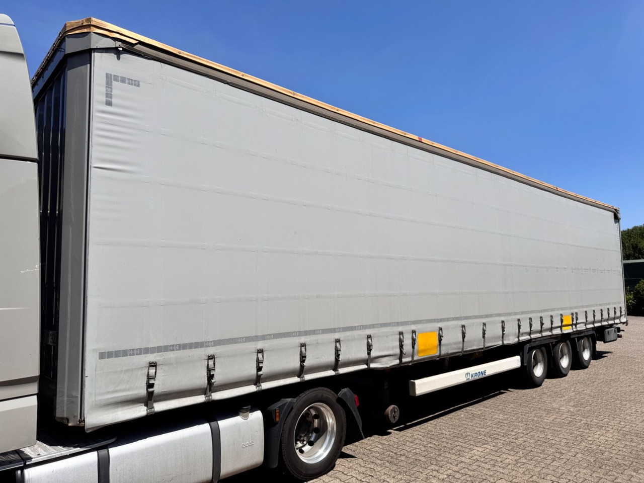 Krone SD Curtainsider MEGA Jumbo XL Zert Getränke etc - סמיטריילר עם וילונות צד: תמונה 5 Krone SD Curtainsider MEGA Jumbo XL Zert Getränke etc - סמיטריילר עם וילונות צד: תמונה 5