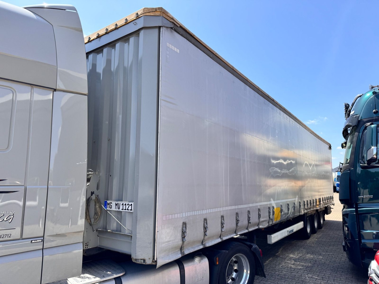 Krone SD Curtainsider MEGA Jumbo XL Zert Getränke etc - סמיטריילר עם וילונות צד: תמונה 4 Krone SD Curtainsider MEGA Jumbo XL Zert Getränke etc - סמיטריילר עם וילונות צד: תמונה 4
