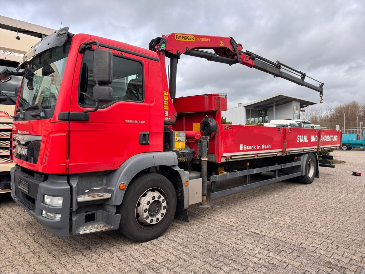 MAN TGM 18.340 Langmaterial Palfinger PK13001K Funk - משאית מנוף: תמונה 1 MAN TGM 18.340 Langmaterial Palfinger PK13001K Funk - משאית מנוף: תמונה 1