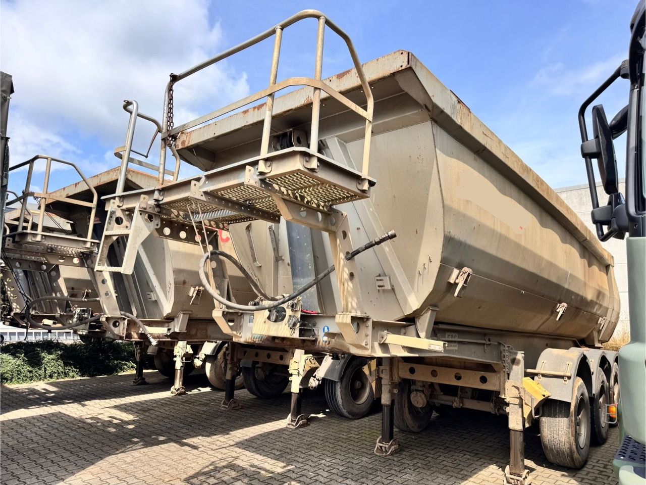 Menci SA700R Kipper Mulde 27m³ Lift Stahl 3 Stück - סמיטריילר עם מזהיר: תמונה 1 Menci SA700R Kipper Mulde 27m³ Lift Stahl 3 Stück - סמיטריילר עם מזהיר: תמונה 1