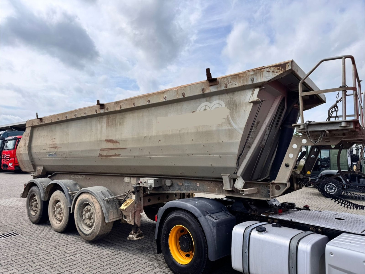 Menci SA700R Kipper Mulde 27m³ Lift Stahl Stück - סמיטריילר עם מזהיר: תמונה 2 Menci SA700R Kipper Mulde 27m³ Lift Stahl Stück - סמיטריילר עם מזהיר: תמונה 2