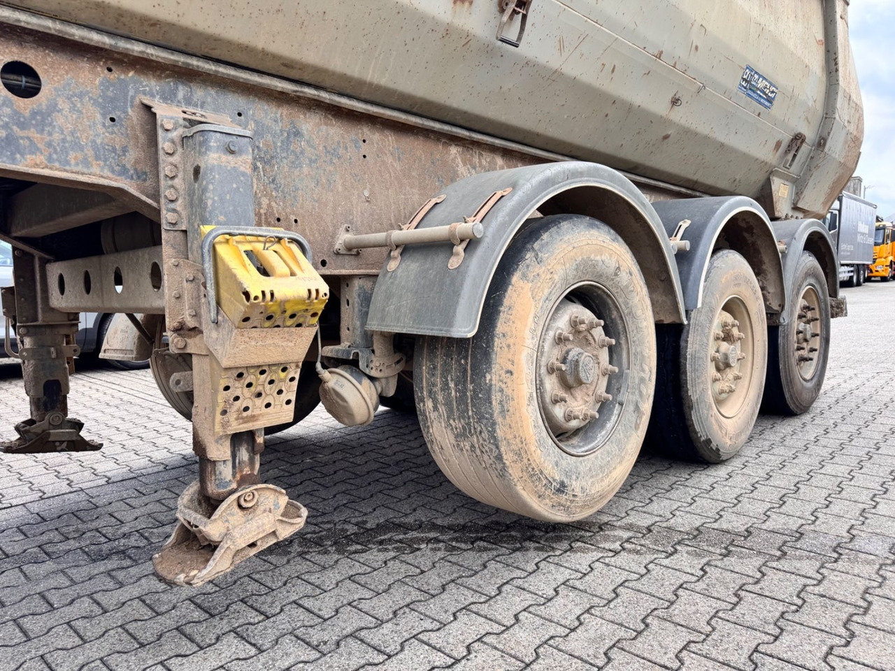 Menci SA700R Kipper Mulde 27m³ Lift Stahl Stück - סמיטריילר עם מזהיר: תמונה 4 Menci SA700R Kipper Mulde 27m³ Lift Stahl Stück - סמיטריילר עם מזהיר: תמונה 4