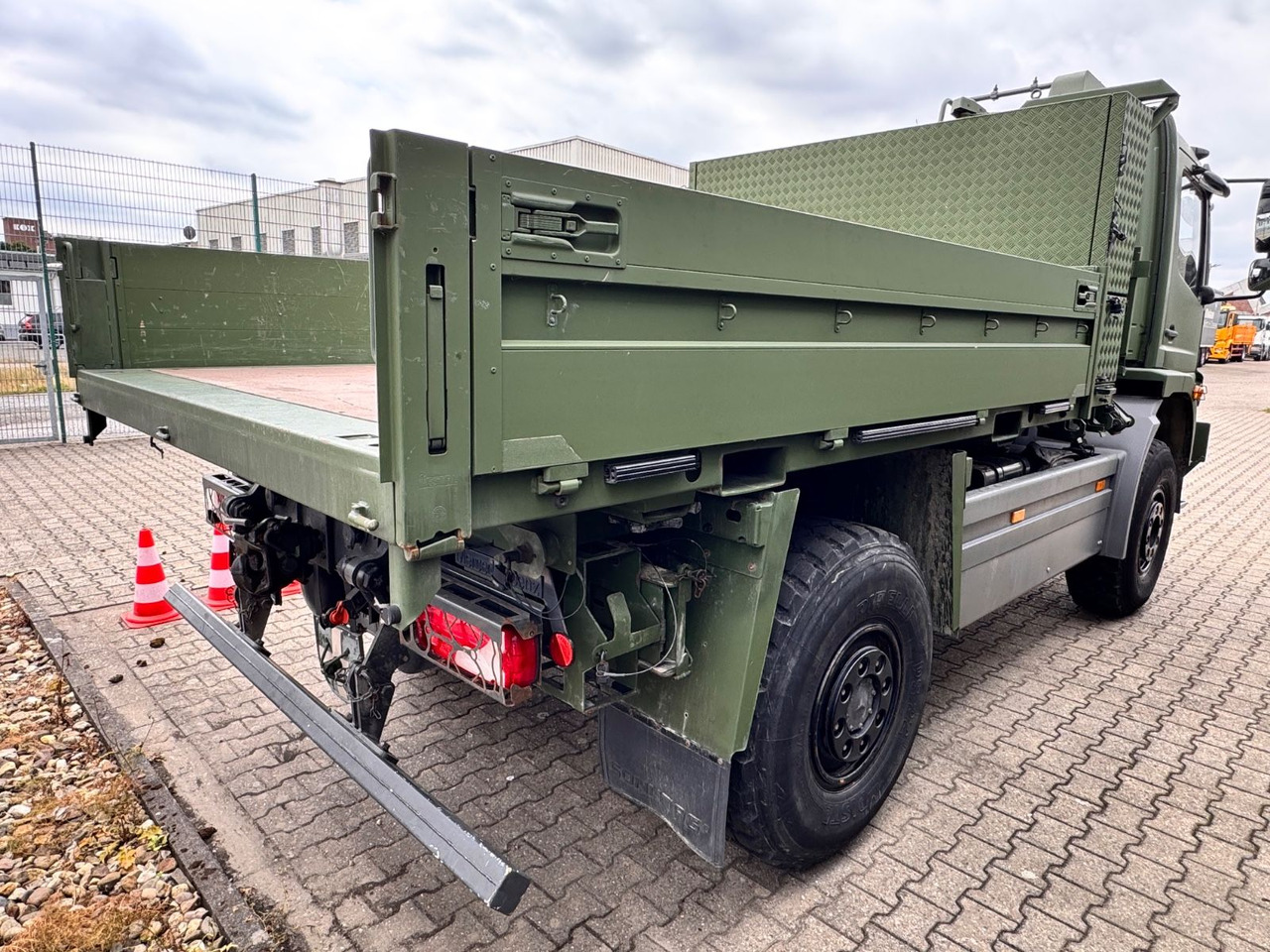 Mercedes-Benz 1018 Atego 4x4 Allrad Camper - כלי רכב מסחרי במיטה שטוחה: תמונה 4 Mercedes-Benz 1018 Atego 4x4 Allrad Camper - כלי רכב מסחרי במיטה שטוחה: תמונה 4