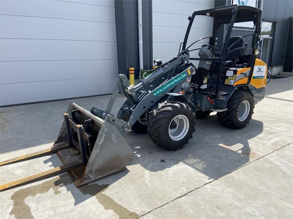 GiANT G2700 Xtra HD (6436) - מעמיס קומפקטי: תמונה 2 GiANT G2700 Xtra HD (6436) - מעמיס קומפקטי: תמונה 2