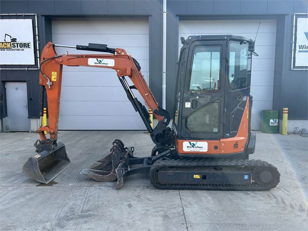 Hitachi ZX33U-6 (7740) - מיני מחפר: תמונה 1 Hitachi ZX33U-6 (7740) - מיני מחפר: תמונה 1