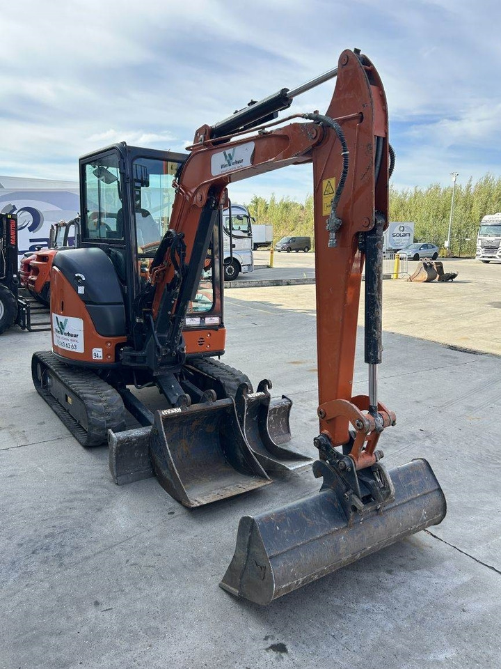 Hitachi ZX33U-6 (7740) - מיני מחפר: תמונה 3 Hitachi ZX33U-6 (7740) - מיני מחפר: תמונה 3