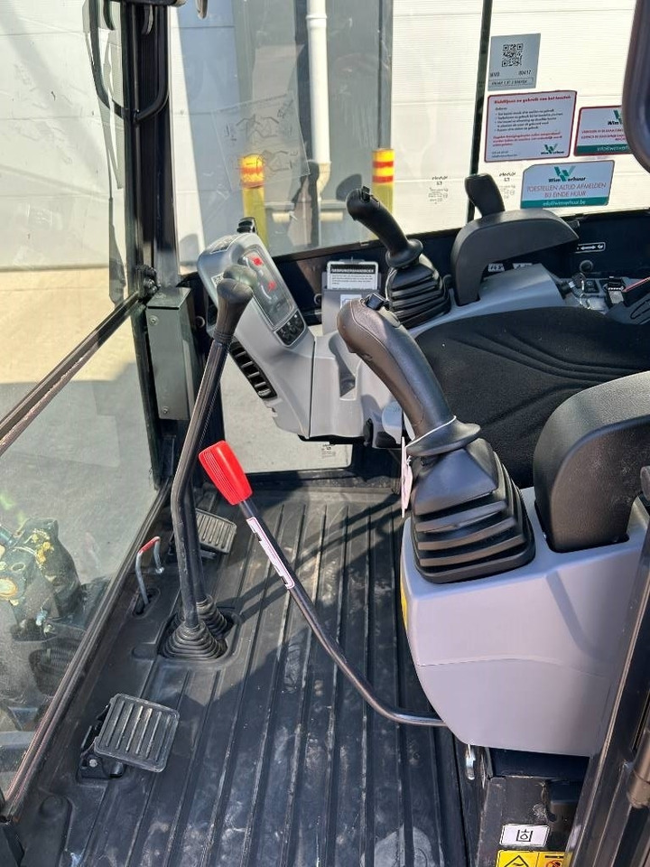 מיני מחפר Kubota KX 019-4: תמונה 17